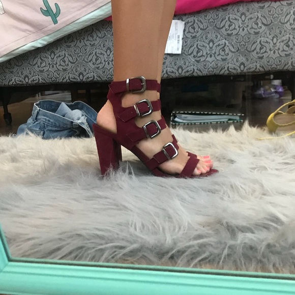 Maroon heels - Picture 2 of 4